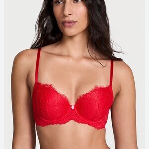 Victoria’s Secret DREAM ANGELS
Lace Lightly Lined Classic Coverage Demi Bra